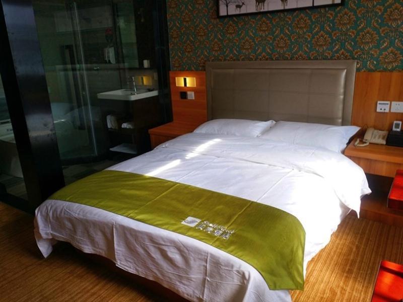Hotel Shell Pudong Xin District Huanglou Town Furong Road 2*